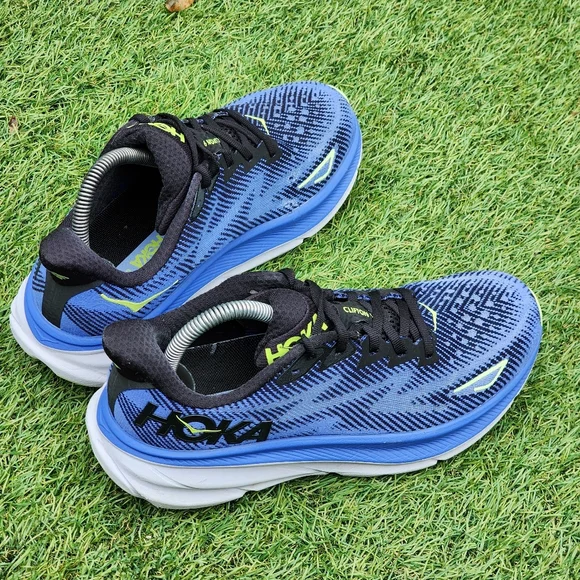 HOKA CLIFTON 9 - Womens Athletic Shoes - SIZE 8.5B - ((  Please See All Pictures - Picture 7 of 10
